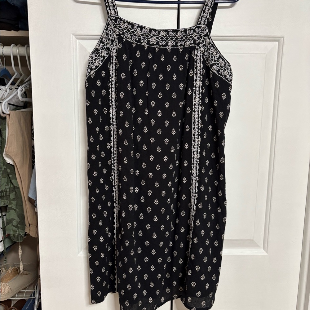 Elegant Black and White Patterned Dress